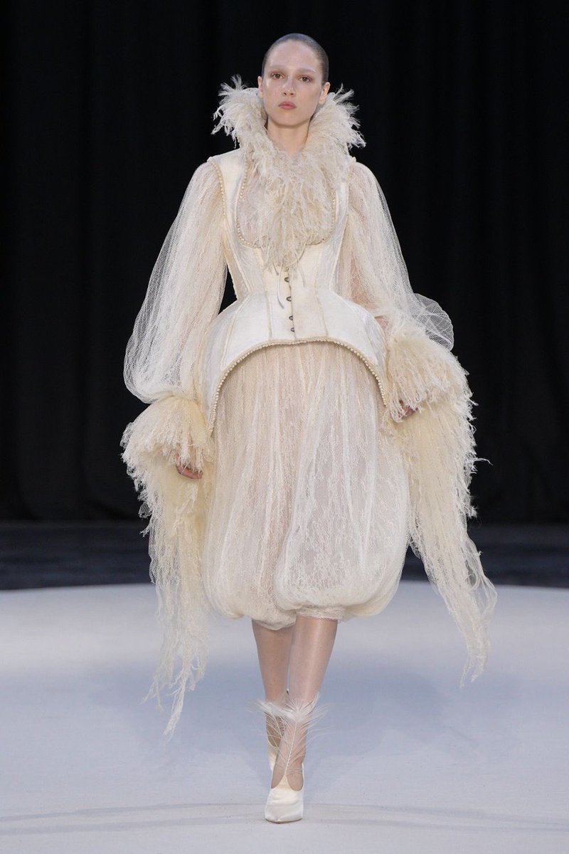 jacquemusx's tweet photo. Ashi Studio Couture continues to raise the bar for everybody else. https://t.co/54ienyKDk7