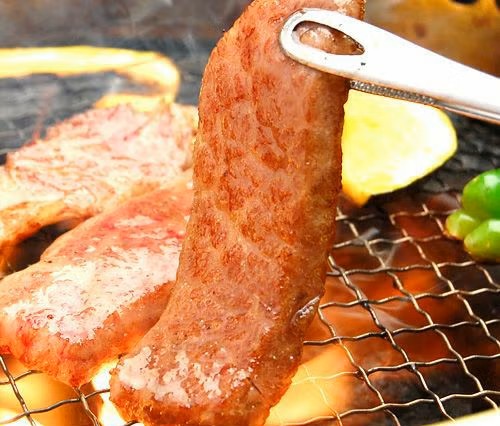 MetaFit_Gym's tweet photo. デカくなりたかったら、肉を食え。

筋トレ飯といえば鶏むね肉。低温調理やスパイスで工夫しても、3週間も経てば無性に「肉汁」が恋しくなりますよね。その欲求、我慢しなくてOK。

月に一度、頑張った自分へのクリーンなチートデイにがっつくべき【至高の通販肉5選】をまとめました。

👇肉テロ注意！今週末のご褒美にどうぞ
https://t.co/WcBYhSXOc4