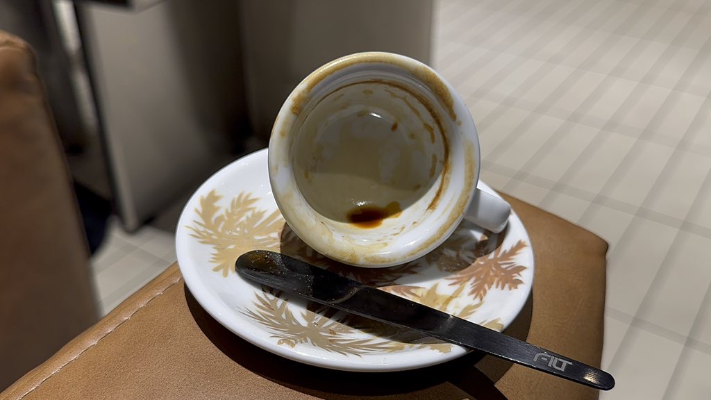 looo_34's tweet photo. Simple days good coffee . https://t.co/PbczJNho3d