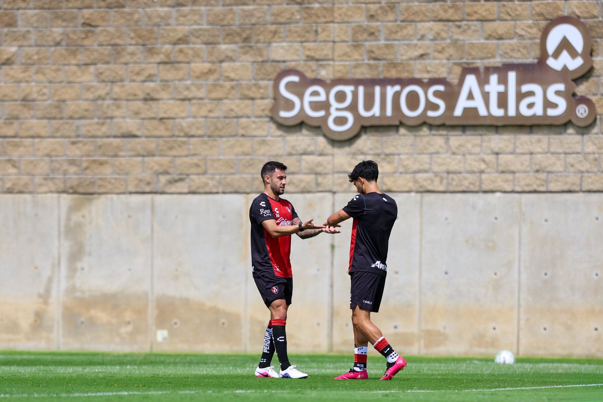 AtlasFC's tweet photo. Victoria Rojinegra en el juego de pretemporada frente a Tepatitlán FC ❤️🖤

Seguimos trabajando rumbo al AP26. 👊🏼

 📰 : https://t.co/5mehH7qzTk

#ParaLaFielPorLaFielYConLaFiel https://t.co/YnZH6JbiuA