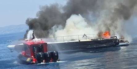 PowerYacht's tweet photo. Four Saved as Maxi-RIb Goes Ablaze in Vouliagmeni, Greece
#BoatFire #BoatWreck #SavedBoaters #HellenicCoastGuard #Vouliagmen #SouthofAthens #MaxiRib #OutNews #Summer2026
https://t.co/K5m3XQunmO https://t.co/oTNbYr5eG0
