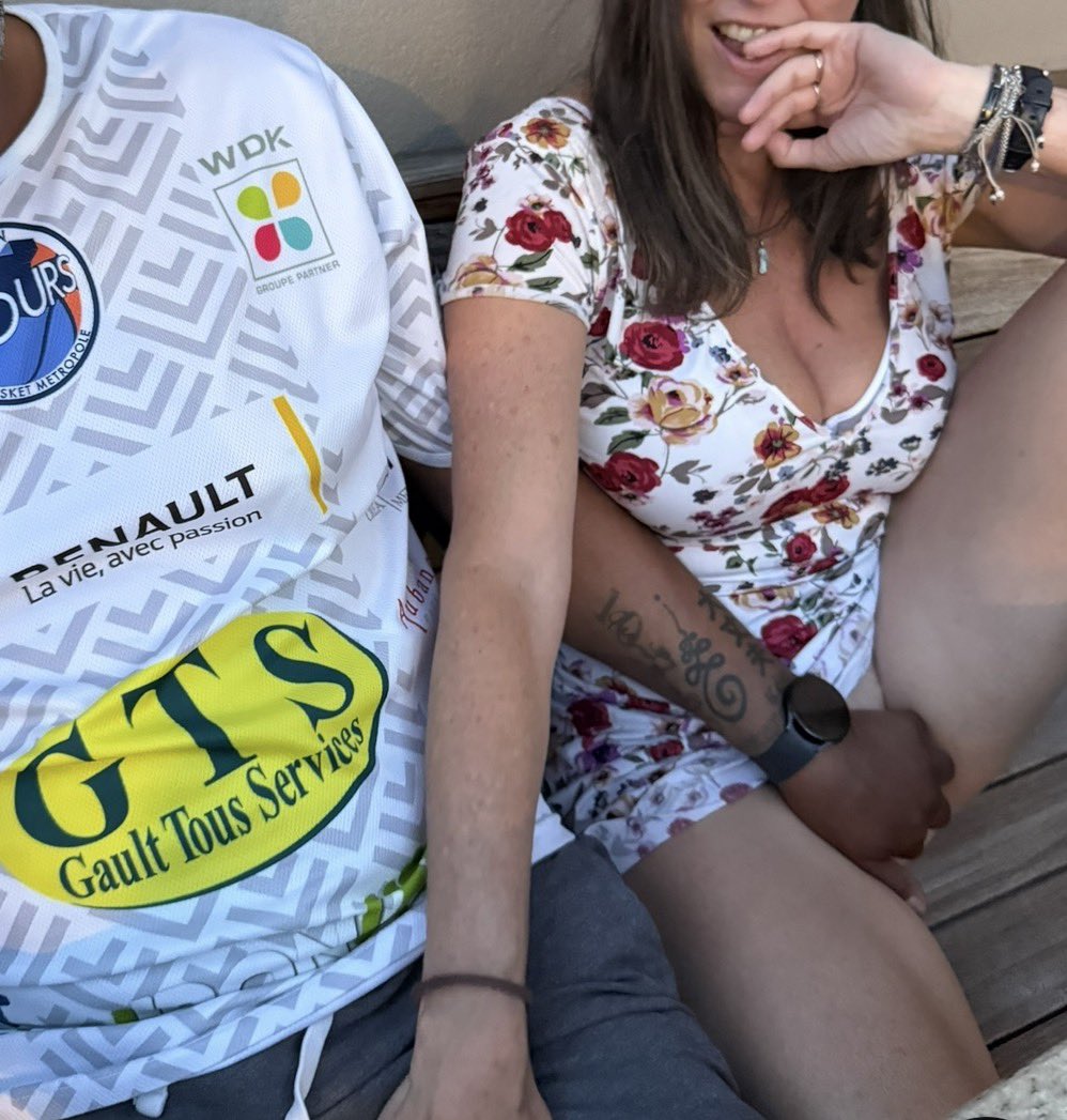 ElegantBBCLyon's tweet photo. Love playing with hotwives in public during the middle of the day at the bar?
Think anyone could see me playing in the cookie jar?
#cuckolding #yourwifemyslut
#publicplay #publicsex #BBCBullLife https://t.co/fZOWVdKf10
