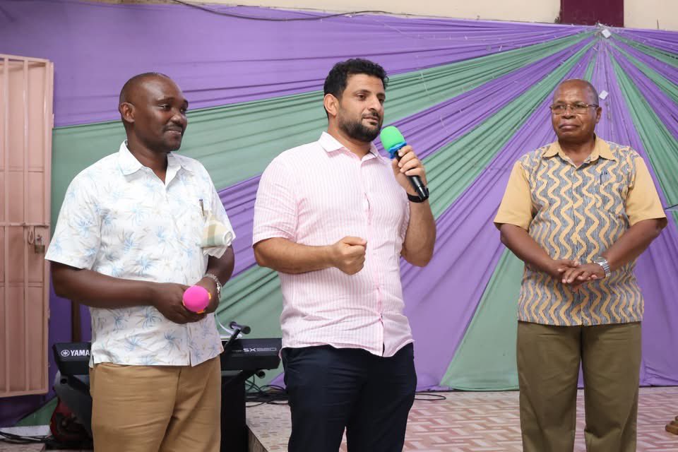 Dhee001_'s tweet photo. Honored to accompany Speaker Hon. @AharubKhatri alongside Kongowea MCA Hon. Samuel Mwaura, Nom. MCA Hon. Solomon Ngugi &amp; other leaders, as we joined the congregation at PEFA Cathedral Kongowea for a fundraising drive in memory of the late Bishop David Mwakesi Mkala. 

#DeltaOne https://t.co/dL7pxKNPHW