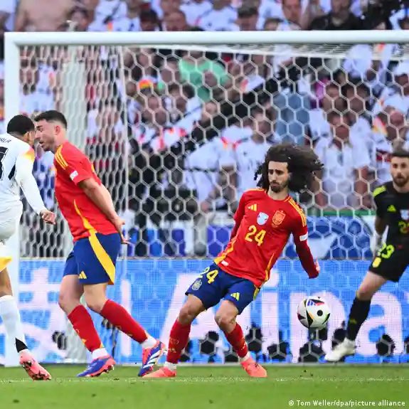arieldiaco's tweet photo. Cuando un español habla de arbitrajes recuérdenles que la Eurocopa 2024 se la regaló la UEFA. https://t.co/G4TyoKeaI3