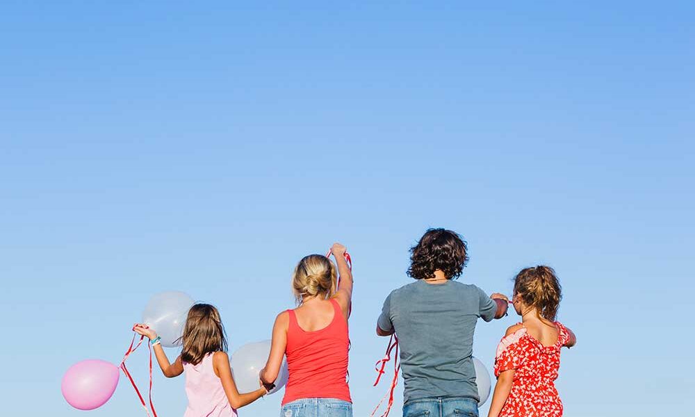trofatv's tweet photo. Desabafos de uma Mãe Imperfeita | Quem fica com as crianças? As férias que já não são como eram: Quando penso nas férias da minha infância, não penso em destinos exóticos, atividades organizadas ou agendas preenchidas. Penso na casa da… https://t.co/l33vTuQtis Ler mais em... https://t.co/UXvuvB4ZLh