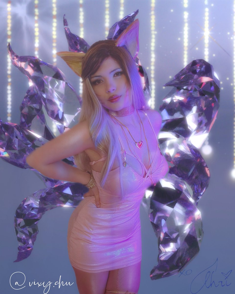 vixychu's tweet photo. ♡Ears: made by me
♡Wig: Second-hand 
♡Cosplay: Aliexpress
#ahricosplay #leagueoflegends https://t.co/qSiLPJKnlb