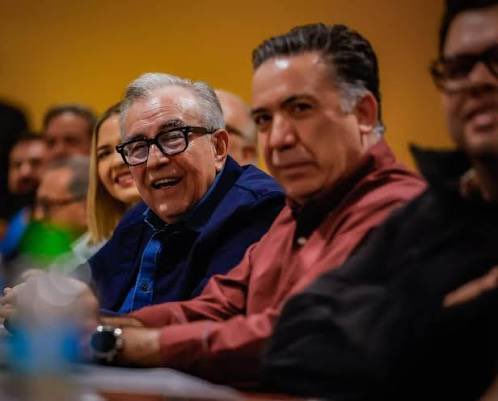 LuisCardenasMx's tweet photo. 🚨 SRE blinda expediente sobre Rocha Moya e Inzunza. La Cancillería reservó por cinco años las comunicaciones con Estados Unidos sobre ambos funcionarios y argumentó que su difusión podría afectar la cooperación y la confianza bilateral. También clasificó por tres años las minutas de la reunión entre Claudia Sheinbaum y Markwayne Mullin.

Información @PacoZeaCom