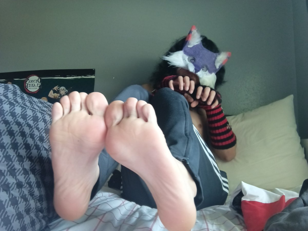 KeiFoxfeet's tweet photo. woof woof! :3

#therianfeet #feetfetısh #femboyfeet https://t.co/GfcHk7lRhm
