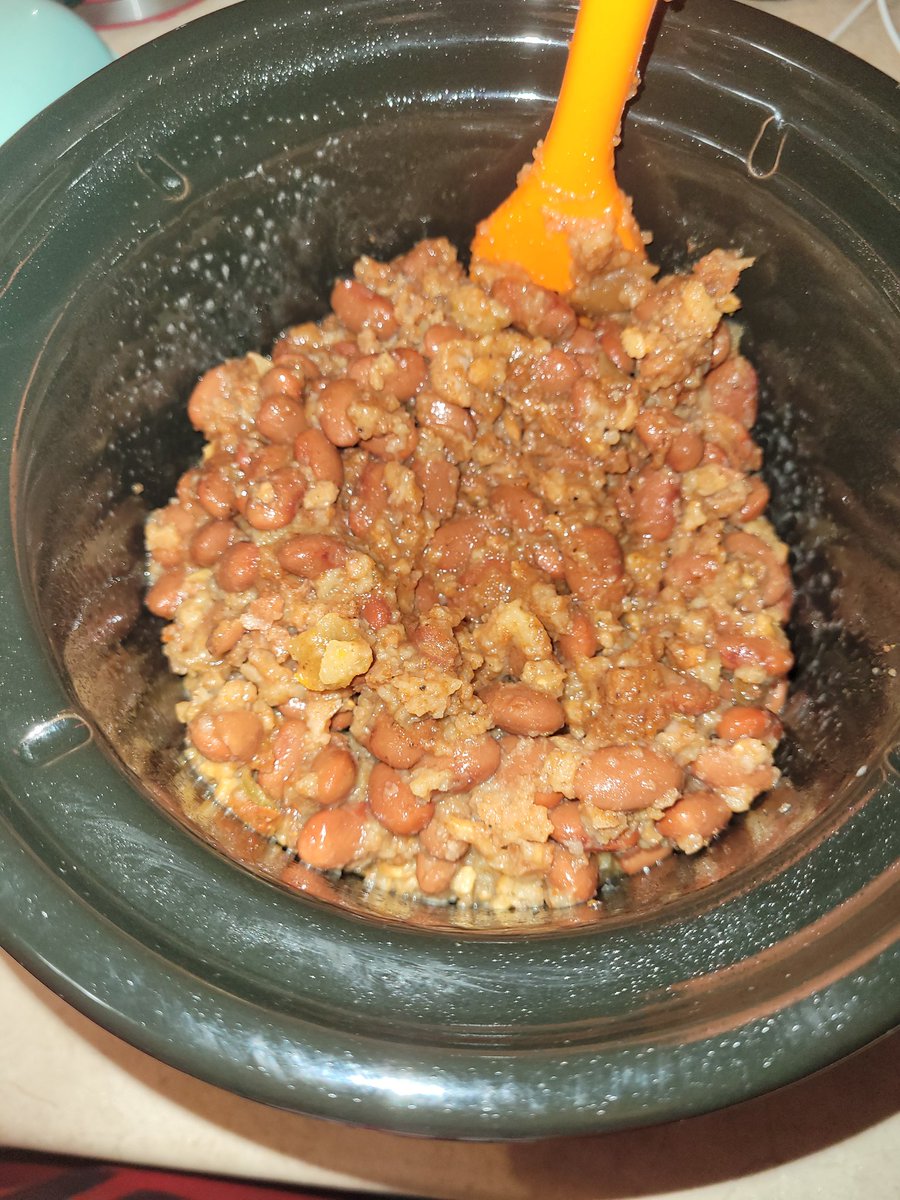Blitzerda's tweet photo. I know, it doesn't look very good atm. But I got a sick kid and we still need to eat even in this heat. I don't want to heat up the kitchen, so burrito in a jar into the slowcooker on high to reheat, a salad kit and nachos..sour cream and cheese ... taco salad it is https://t.co/q6wGCvmtqb