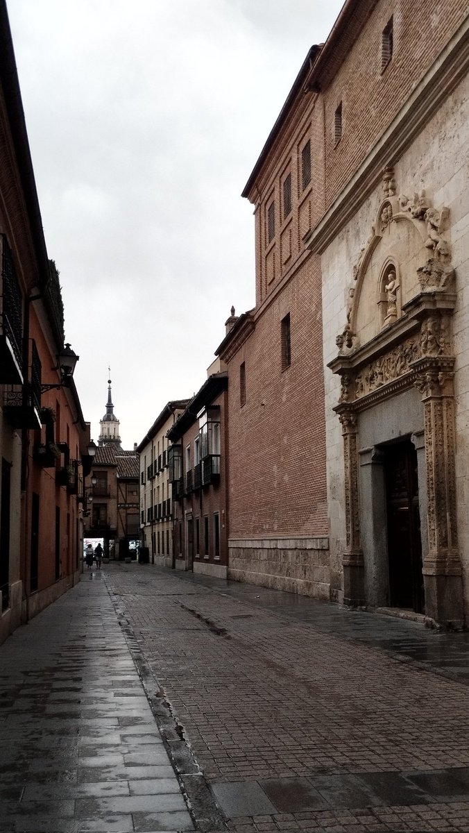 alcalaturismo__'s tweet photo. Buenas noches, tarde de lluvia, 7 de julio en la calle de la Imagen...🏛️ #experiencias de Alcalá de Henares #AlcaláEnamora #visitasguiadas 👉 @AlcalaTurismoY_ #España #Spain https://t.co/L5SxrSqCPA