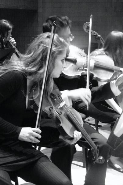 UCSDsurgery's tweet photo. “Music allowed me to get out of the small world of Henderson and become exposed to new passions.” — Sara Grossi, MD 🎻
#UCSDSurgery #HumansofSurgery #surgery
https://t.co/VhL5D0kBgB https://t.co/NsjmYcxzMC