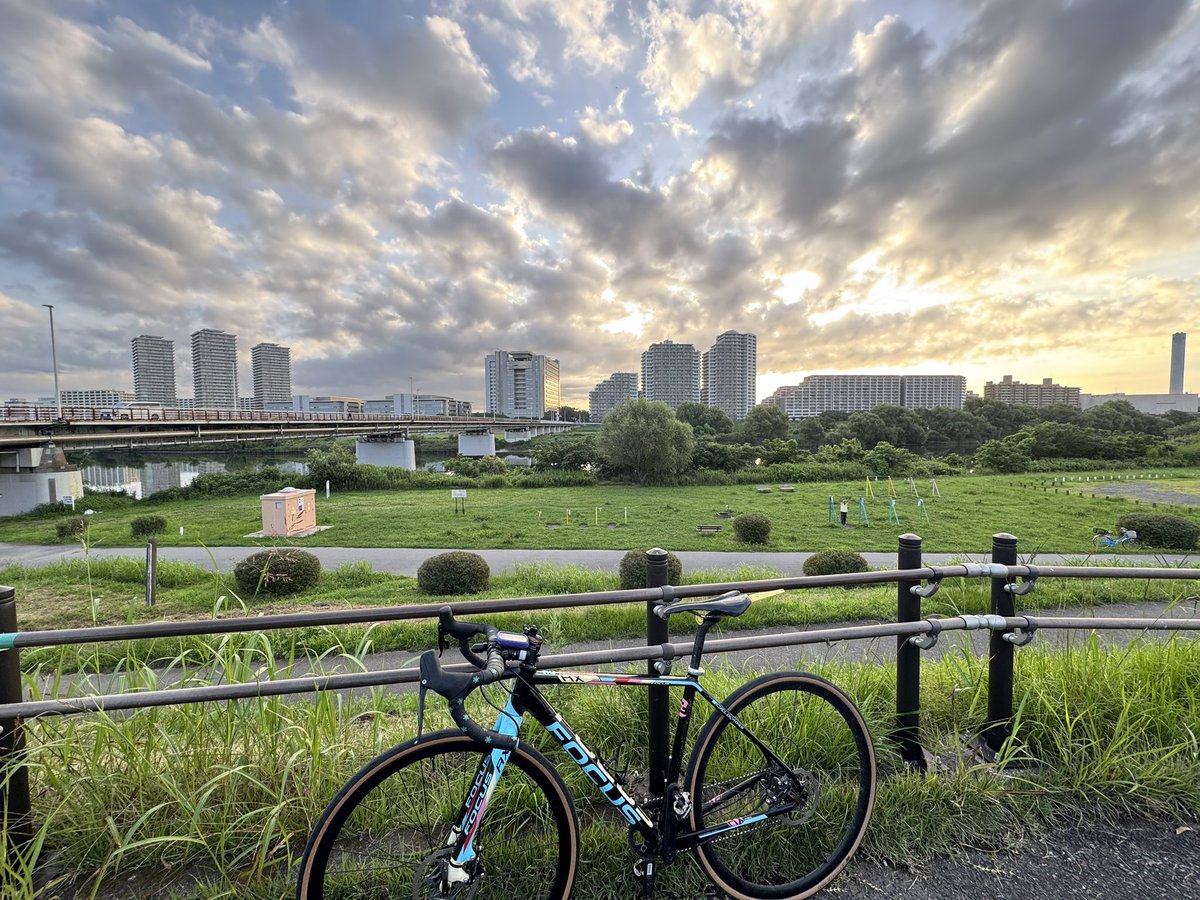 vipperwatata's tweet photo. スイスイ水曜日
5:28ガス橋
20℃晴れ☀️ https://t.co/5LBcJ8UbGc