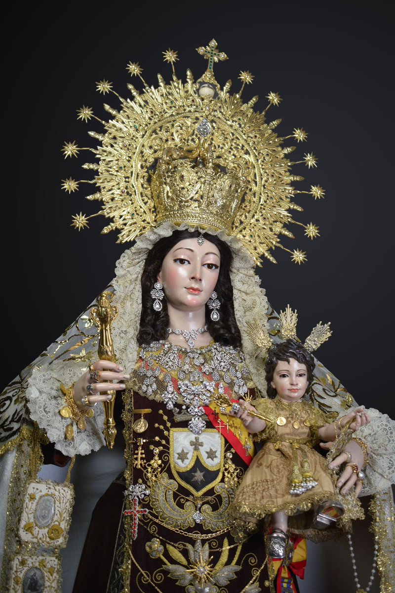 diazlora88's tweet photo. 𝐍𝐮𝐞𝐬𝐭𝐫𝐚 𝐒𝐞ñ𝐨𝐫𝐚 𝐝𝐞𝐥 𝐂𝐚𝐫𝐦𝐞𝐧 𝐝𝐞 𝐒𝐚𝐧 𝐋𝐞𝐚𝐧𝐝𝐫𝐨 vestida para la salida procesional. 
Sevilla. https://t.co/jVvJ2lKcwY