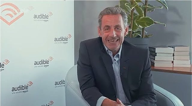 VarlanOlivier's tweet photo. « Bonjour, c’est Nicolas Sarkozy. Aujourd’hui je vous explique comment régler l’heure et changer le fond d’écran de votre bracelet électronique ». https://t.co/etuqBBlMei