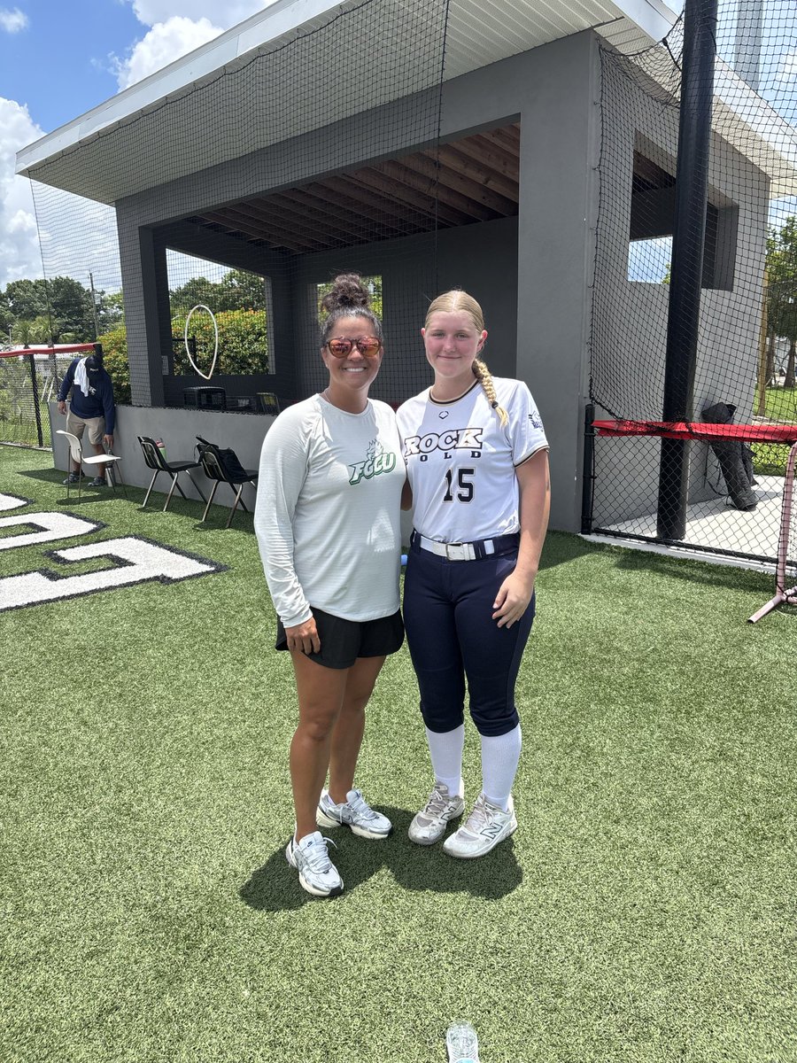 PaigeA2029's tweet photo. Thank you @RockGoldManetta for arranging a great @FGCU_Softball  camp! Loved working with the great players of RG!

Thank you @DevynFlaherty for lessons on communication and @LindsayFico for your honesty in the recruiting process and for your time at the Lee Dobbins camp today! https://t.co/hjXN7PIShR
