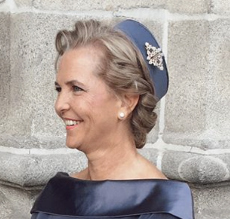 Monicaacentuado's tweet photo. Tocados para #Madrinas parte 3. El casquete cubre la parte superior de la cabeza. Es muy british, ideal para looks vintage.
Foto 1 y 3- Alium Alta Sombrerería
Foto 4 - Casquete delantero Mimoki https://t.co/UZKl2ztiKr