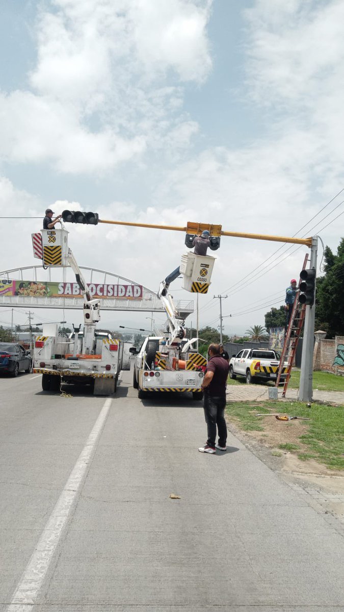 AgenciaAMIM's tweet photo. ¡Reporte atendido! 🛠️🚦
📍Carretera Colotlán y Molinos
Nuestras cuadrillas realizaron trabajos reparación en los cruces reportados; el sistema ya opera de forma correcta y coordinada según la programación establecida.
Gracias por ayudarnos a reportar. 🤝
#AMIM #SemaforosAMG https://t.co/gQTkSggEQB