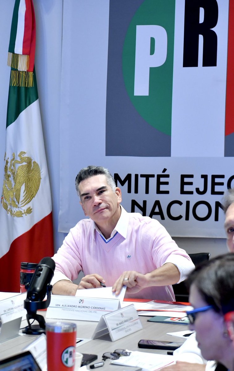 yoladelatorre's tweet photo. Importante reunión a la que nos convocó el presidente @alitomorenoc con los Comités Estatales y municipales, así como con sectores y organizaciones nacionales y estales. #Analisis #Evaluación #Resultados y muy #motivados.
@alitomorenoc
@caroviggiano
@Jorge_Meade
@PRI_Nacional