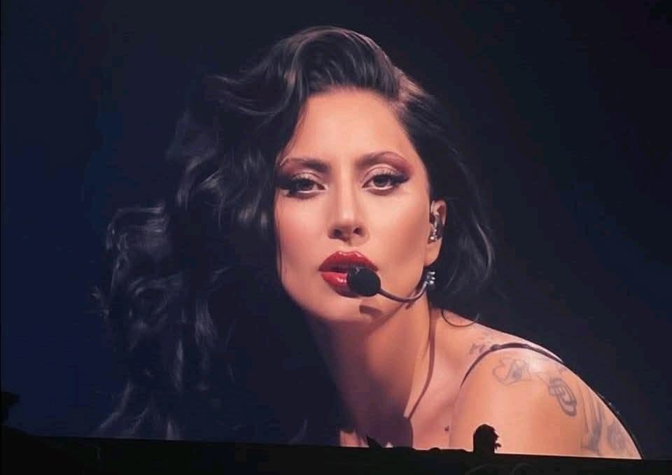 hausofdisease's tweet photo. this wig. https://t.co/YiAERbjQ1w