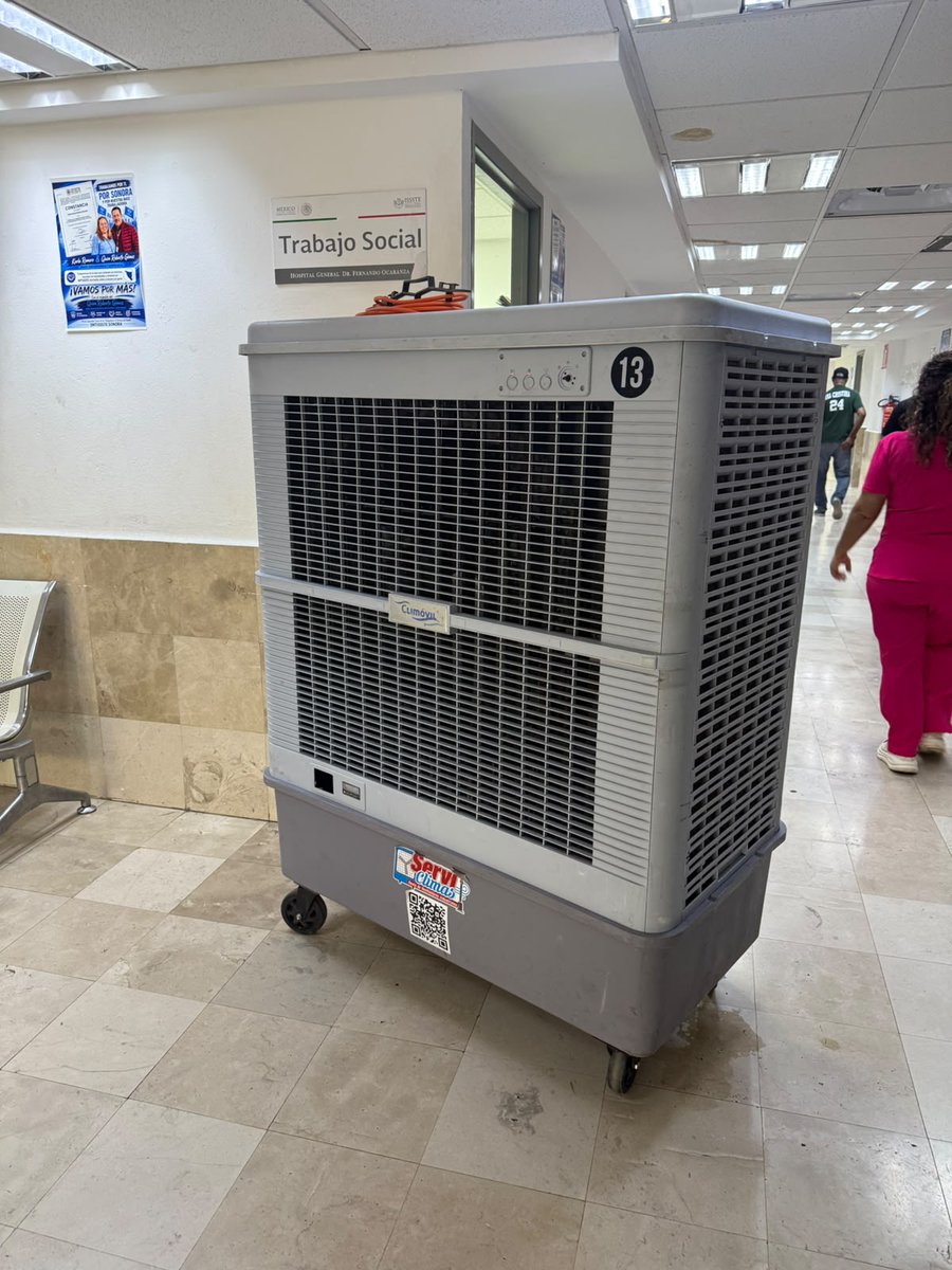 martibatres's tweet photo. Nuevo reporte del Hospital Fernando Ocaranza:

Se instalaron 6 aerocoolers para mejorar el clima en consulta externa. Están ya en funcionamiento.

Continúa revisión de chillers, manejadoras de aire y atención integral del aire acondicionado. 
Vamos a seguir informando cada acción https://t.co/Vi3lUZSxgx
