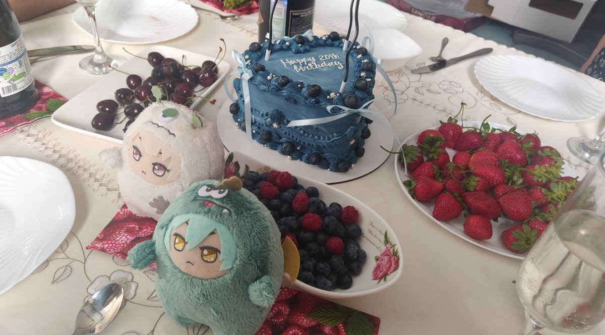 Lexilin_chan's tweet photo. got something like the best birthday cake ever

and my parents gifted me piano!! gonna learn to play now https://t.co/9T1abHDulh