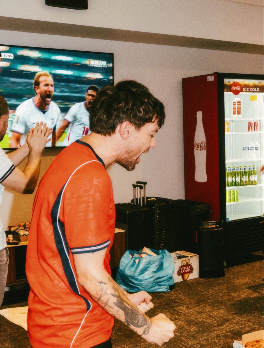 ltbrnews's tweet photo. IG | Tudo o que ele mais ama: os fãs e futebol! ❤️ Louis Tomlinson em nova atualização do Instagram. 

via louist91 | 07.07.2026 https://t.co/9ecHp5Wmu1