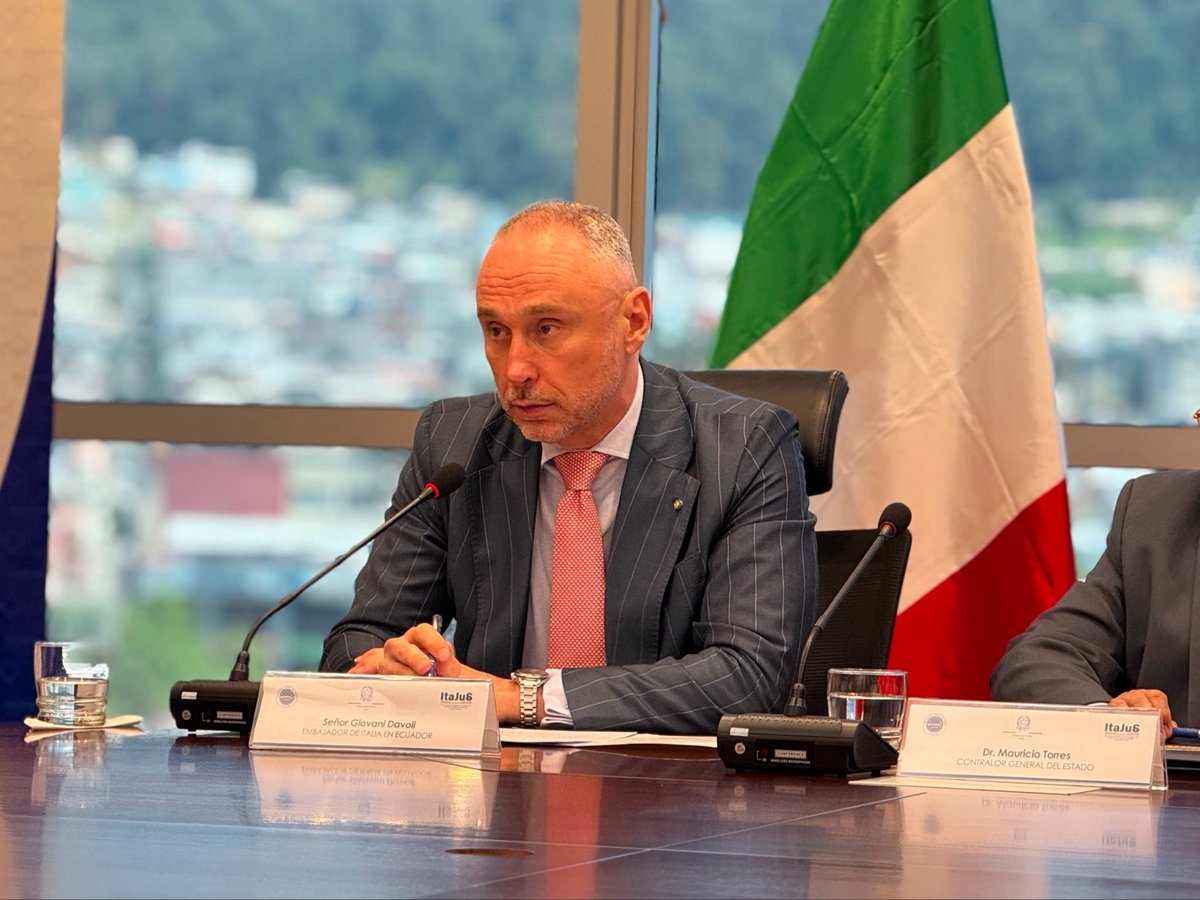 ItalyinEcuador's tweet photo. 🇮🇹🇪🇨 | Italia continúa fortaleciendo la cooperación institucional con el Ecuador. El Embajador @giovadavoli participó como testigo de honor en la firma del convenio de cooperación entre la @ContraloriaECU y el proyecto #ITAJUS, iniciativa de diplomacia jurídica italiana. https://t.co/0QjRPnIzVZ