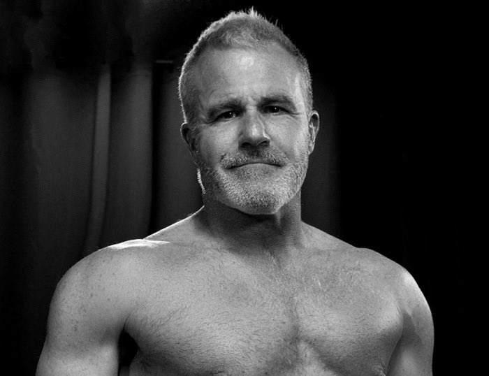 poptime's tweet photo. Dale Savage, ator de filmes de amor intenso, faleceu aos 62 anos de um AVC. https://t.co/LNIzxzfKo3