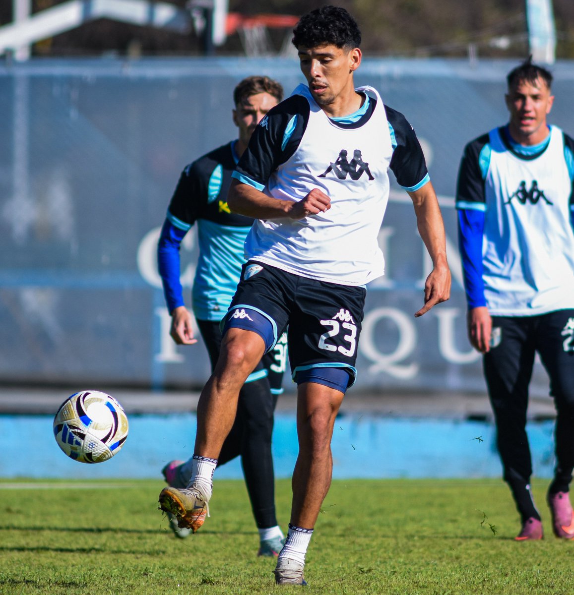 ATOficial's tweet photo. 💪🏻 Entrenamiento en el Complejo José Salmoiraghi.
El plantel Decano continúa con su preparación, sumando una nueva jornada de trabajo de cara a los próximos desafíos.
#DaleDeca https://t.co/apCjRxgcwo