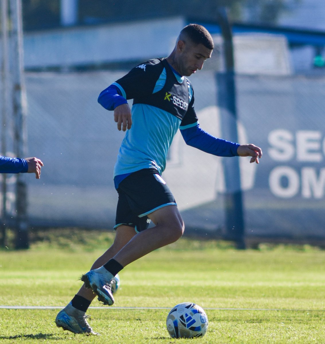ATOficial's tweet photo. 💪🏻 Entrenamiento en el Complejo José Salmoiraghi.
El plantel Decano continúa con su preparación, sumando una nueva jornada de trabajo de cara a los próximos desafíos.
#DaleDeca https://t.co/apCjRxgcwo
