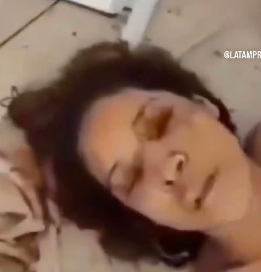 A64029345's tweet photo. URGENTE | AYUDA PARA LOCALIZAR A SUS FAMILIARES
Ismely Moreno fue rescatada de los escombros en La Guaira y actualmente se encuentra en el Hospital Vargas.
Según la información recibida, está sola y en el piso del hospital.
Su familia vivía en Caribe, https://t.co/OdcTYuMxoi
