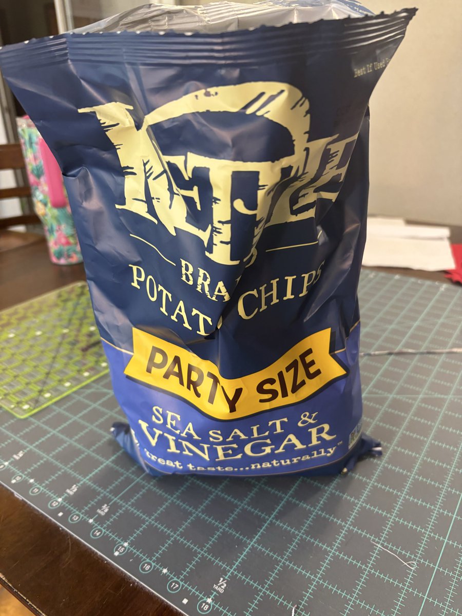 McCheryC's tweet photo. @kettlebrand imagine my surprise when I open my bag of “family size” chips and see a half full bag. https://t.co/SjbsqtUGFI