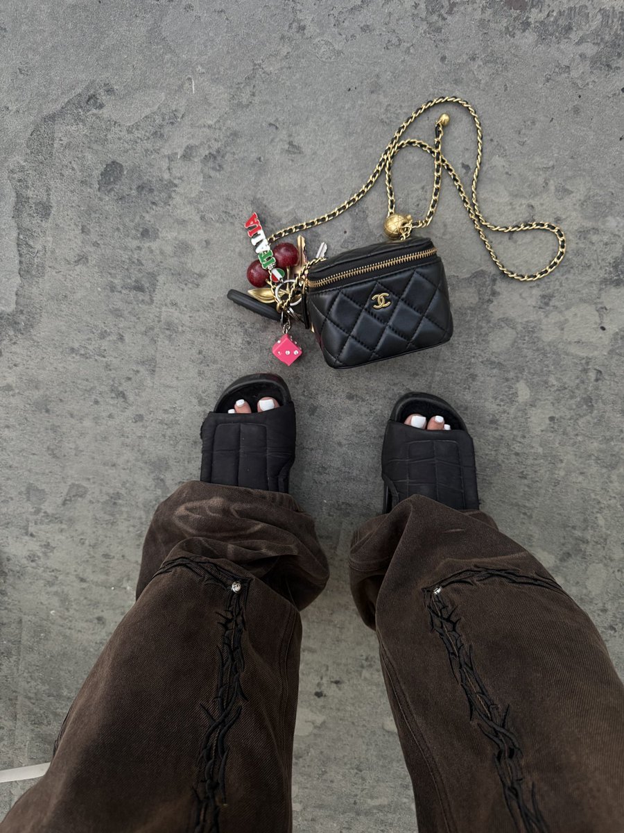 eflocco3's tweet photo. spazzed on these pants I made https://t.co/44PykmqShz