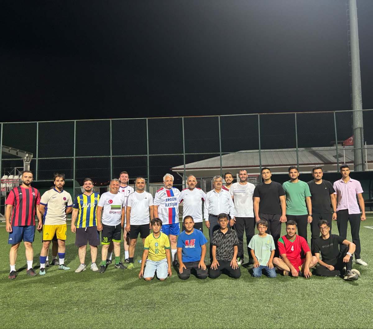 akgencadiyaman's tweet photo. Yeni Seçmen Birimimiz, kıymetli gençlerimiz ve İl Yönetim Kurulu üyelerimizle birlikte dostluk ve kardeşlik ruhunu pekiştiren futbol maçında bir araya geldik. 💚⚽

Sahada rekabet, gönüllerde kardeşlik vardı. Birlikte ter döktük, birlikte güldük, birlikte güçlendik.
Gençliğin enerjisiyle, teşkilat ruhuyla durmadan çalışmaya devam ediyoruz! 🇹🇷💪
@avekremcadir 
@avhasanunsal 

#AKGençlik #Adıyaman #BirlikBeraberlik #GençsinÖndeYürü #TürkiyeYüzyılı ⚽🇹🇷