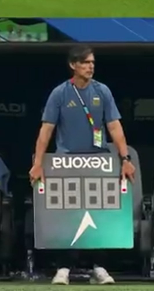 GONSHISOSA's tweet photo. "A Argentina no la ayudan los arbitros"

El cuarto arbitro del partido de Argentina: https://t.co/icEO74TzzI