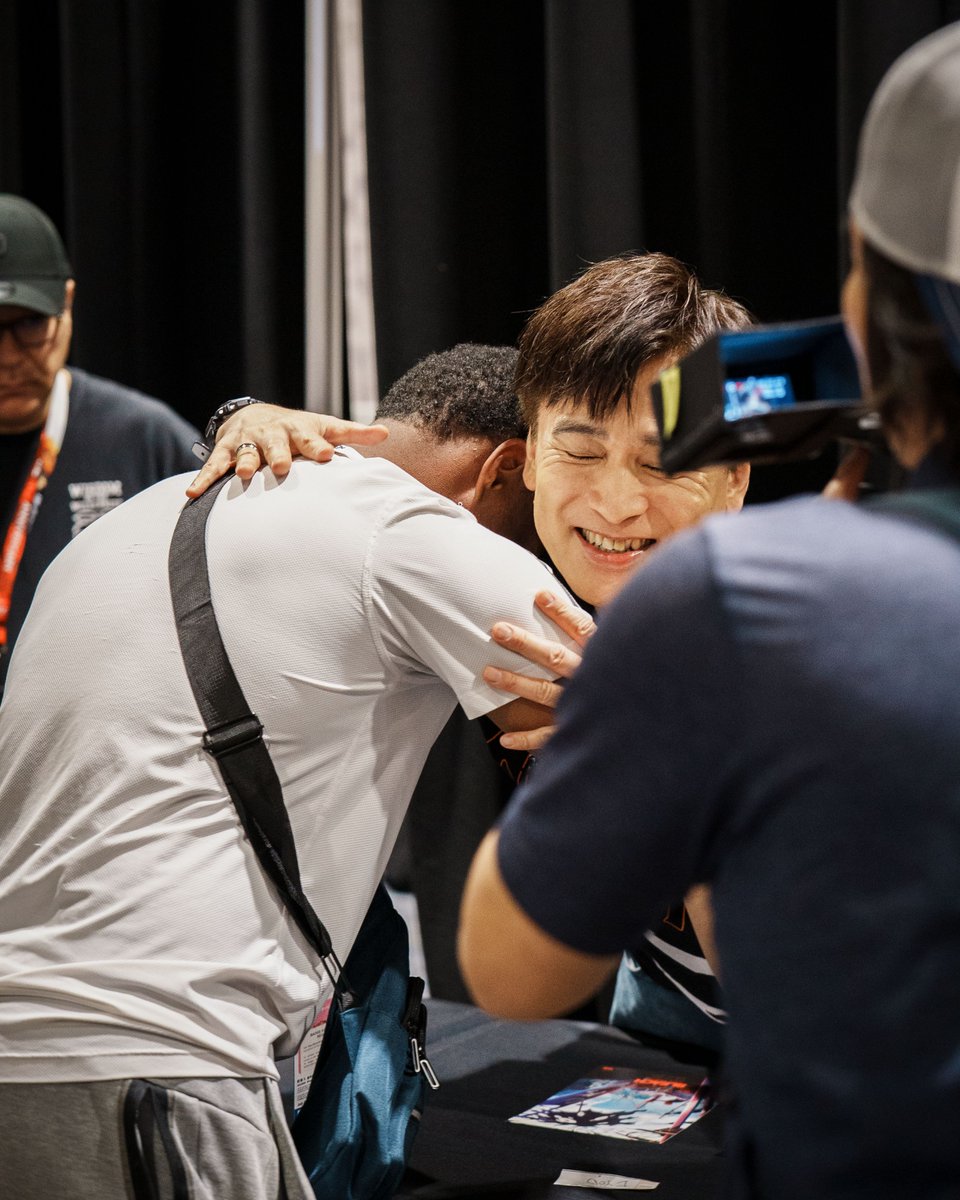 VIZMedia's tweet photo. Fans were ECSTATIC to meet Masakazu Morita, Ichigo’s Japanese voice actor, at @animeexpo for his autograph session 🥺✍️

Morita-san delighted fans with his kindness and exceptional presence. Each fan received a special Polaroid photo taken with Morita-san himself, in addition to an individually signed piece of BLEACH art from the Final Part! Thank you so much Morita-san ☺️⚔️🙏

@edokko_dey