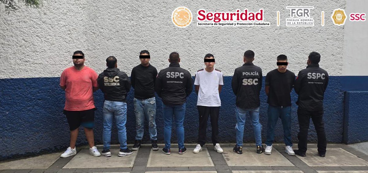 PabloVazC's tweet photo. #Importante | Resultado de una operación conjunta de investigación e inteligencia, compañeros de @SSC_CDMX, de la @SSPCMexico y la @FGRMexico detuvieron en @AlcaldiaAO a cuatro presuntos integrantes de una célula delictiva generadora de violencia que opera en la zona poniente de la ciudad.  

Tras las acciones coordinadas fueron detenidos Osvaldo Aldair "N" y Maximiliano Farid "N", quienes cuentan con Órdenes de Aprehensión por Homicidio, Joaquín "N" y Ángel Eduardo "N", en posesión de más de 100 dosis de aparente droga, un arma de fuego, cartuchos útiles y un vehículo. 

Seguimos trabajando de manera conjunta con las instancias del @GabSeguridadMX para detener a quienes cometen delitos y seguir construyendo una ciudad más segura, justa y en paz.