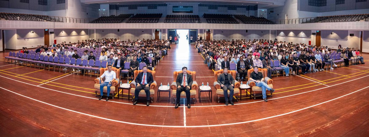UTARnet's tweet photo. Not every processor comes with career insightsโbut AMD Day at UTAR Kampar Campus did.
Over 700 students explored career opportunities, connected with AMD professionals, and gained insights into Engineering, IT, Finance, and the semiconductor industry.
#UTAR #AMDDay #AMD https://t.co/6OABnyKQdP