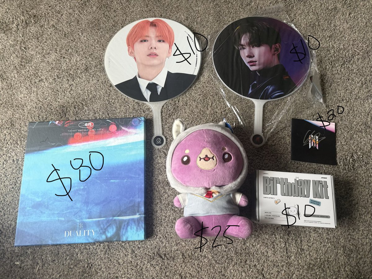 hamki_gos's tweet photo. Selling Monsta X &amp; Ateez Miscellaneous Merch

The Comma and Xiesta come as a set and include the rare Kihyun Sticker POBs that come with it! 

Tracking is $6! https://t.co/qMrO8EqVAy