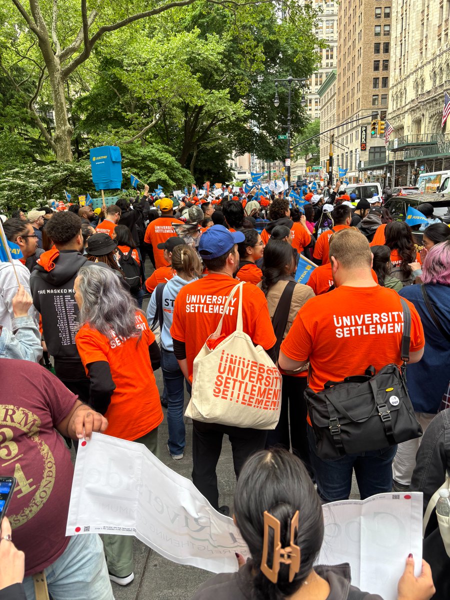 DegreesNYC's tweet photo. On May 14th, we stood alongside 2,000+ advocates outside City Hall calling for #JustPay for human service workers. 📣 🏛️ #JustPay is about wage equity, and the campaign works to ensure nonprofit workers are paid fairly for the essential work they do every day. #wageequity https://t.co/nh7kqhzdaC