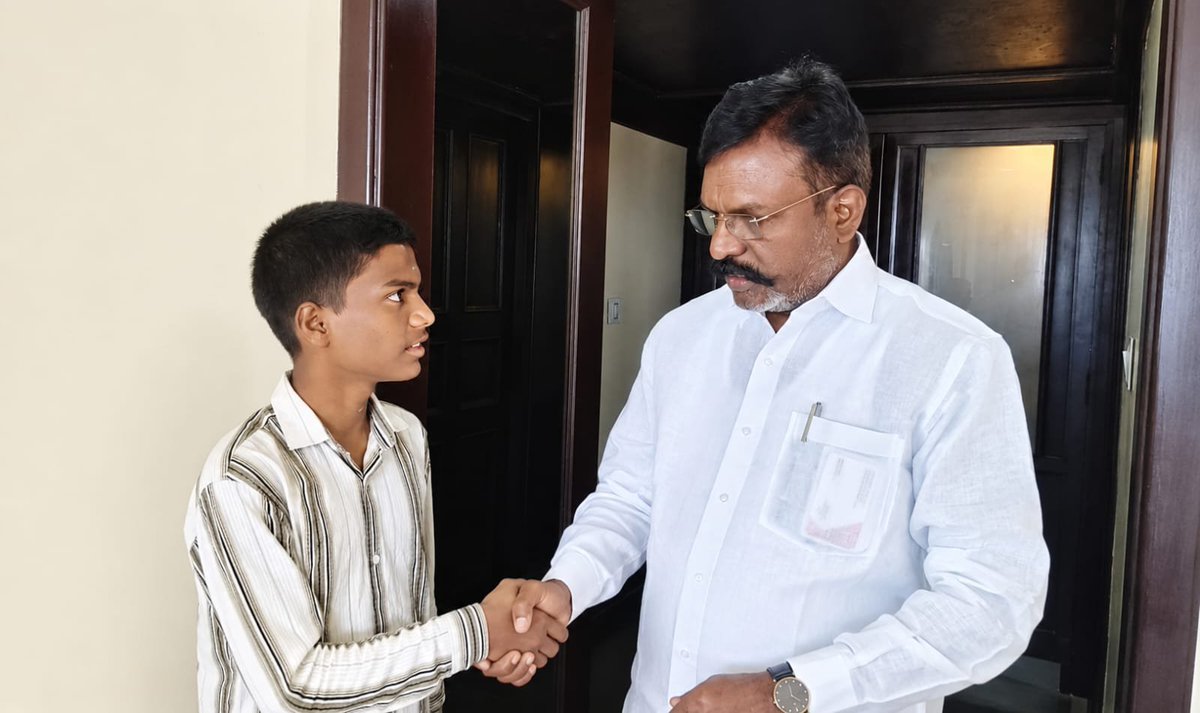 egastofficial's tweet photo. எங்கள் இல்லத்தின் இளைய மகன் #ஏ_சு_சாம்பிரசன்னா அவர்களுக்கு இனிய பிறந்தநாள் நல்வாழ்த்துகள்.

எப்போதும் பொறுப்புணர்வுடன் செயல்பட்டு, அன்பும் பண்பும் நிறைந்தவராக விளங்கும் நீ, அழியாத கல்விச் செல்வம்,  பெற்று வாழ்வாங்கு வாழ  வாழ்த்துகிறோம்.
இனிய பிறந்தநாள் நல்வாழ்த்துகள்!
08.07.2026 https://t.co/VOrVXFMzlY