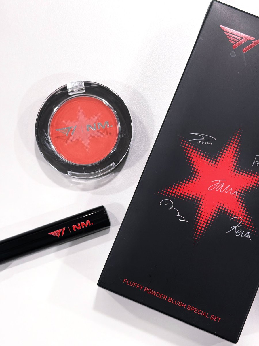 naming_cosmetic's tweet photo. #RT이벤트

네이밍 토마토 블러셔 🍅
그래서 언제 런칭한다고?

오늘 오후 9시 30분 >> https://t.co/zOFhq1ey9x
에이블리에서 최저가 런칭 라이브 예정!! 📺

@T1 X @ably_app X @naming_cosmetic
이 세명 만남 너무 기쁘다

T1 X ABLY EDITION
플러피 파우더 블러쉬 기획세트 출시

🏆 ㅌㄹㅇㅇㅍ 🏆

Hint. ‘승리’의 환희로 붉어진 두 뺨을 표현한 컬러

위 컬러명을 맞춰주신 3분께
[T1XABLY 에디션] 기획세트 보내드려요!

토마토 데려가실 분들은
오늘 라이브가 최저가인 점 잊지마셔유 ~~

참여방법: RT+@naming_cosmetic 팔로우+답글
당발: 7/13(월)