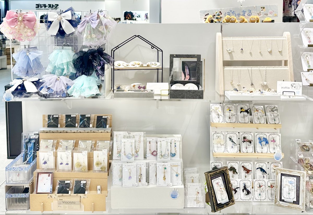 C_CHOCOLAT_C's tweet photo. ✨✨夏のCM 6日目✨✨

🎁ハンドメイド博物館🎁
🌟🎉💍#CARAMEL_MUSEUM 💍🎉🌟

遂に本日をもって6日間展開して頂いた
💫M1部作家様💫の作品展示が最終日♡

この会場で作品をご覧頂けるのも今日で最後❣️

連日沢山のご追納も頂いており作品補充も万全です💐

本日も宜しくお願いいたします😊 https://t.co/5vB6uw12qm