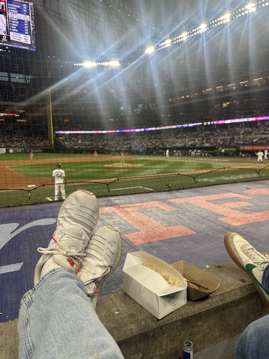 CastanedaTato's tweet photo. @rjchoppy better seats! https://t.co/Vf5PzvoRHW