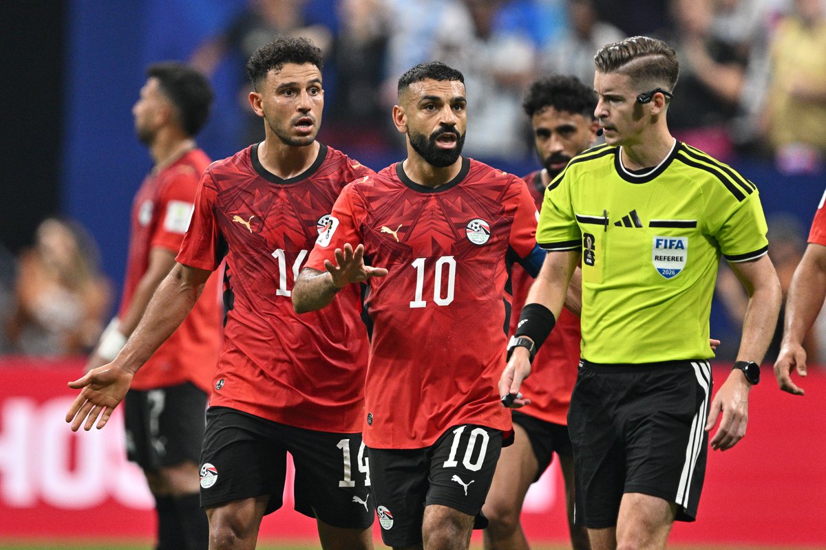 HugoGloss's tweet photo. A Federação Egípcia de Futebol fez uma queixa à Fifa contra o árbitro François Letexier após a eliminação na Copa de 2026. A entidade alegou erros que teriam influenciado o resultado, pediu investigação dos lances e a retirada do quarteto francês das escalas. Eita!

📷: Getty https://t.co/cNkKFOcdaG
