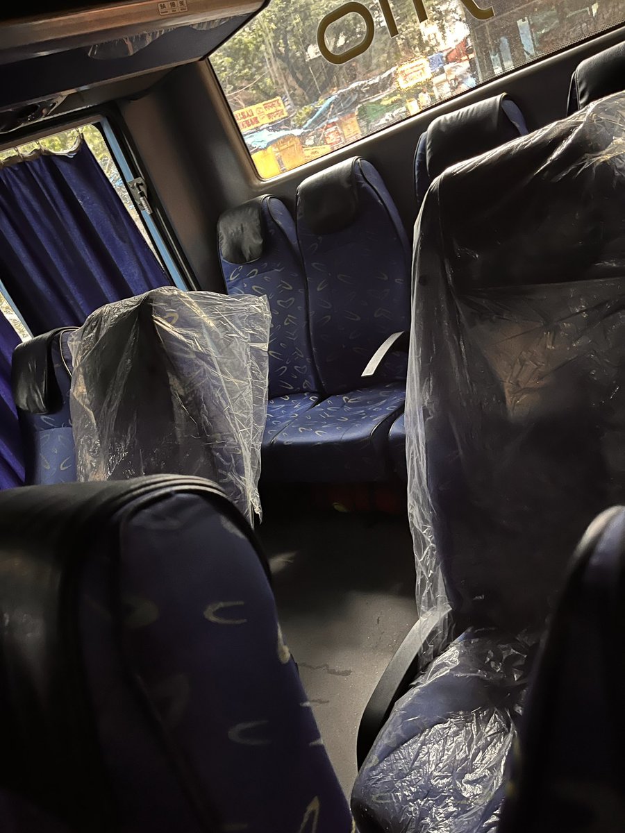 abilrajan's tweet photo. @Cityflo_India @MumbaiMetro3 @MMRDAOfficial @DrSanMukherjee @WRIIndia @madpai @PawanMulukutla Worst service…this is the solution by cityflo for leaking bus C114-Hiranandani to Powai https://t.co/0u8TPoGlMl