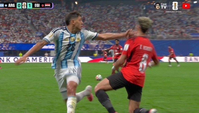 TheWitcherR10's tweet photo. @flahenriquebr Estamos presenciando um dos maiores roubos da história do futebol e ainda há quem defenda a Argentina e toda sujeira por trás disso https://t.co/8lFzxxssHw