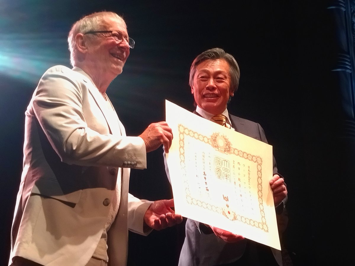 CDopico's tweet photo. Ovacionado y con mucha emoción, Hugo Fattoruso recibió hoy la medalla de honor del imperio japonés “Orden del Sol Naciente". En Octubre viaja por vigésima vez al país nipón. https://t.co/ZXQtdcNGPO