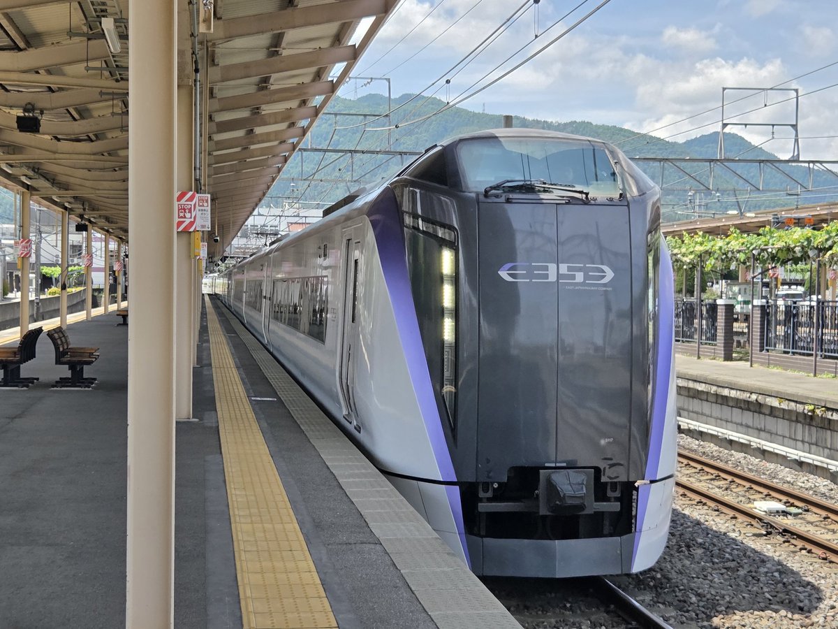 YAtrainaka's tweet photo. 塩尻からは特別急行あずさ5号に乗車！
白馬行きになってからは初めて乗るw https://t.co/NFRWphRI9l