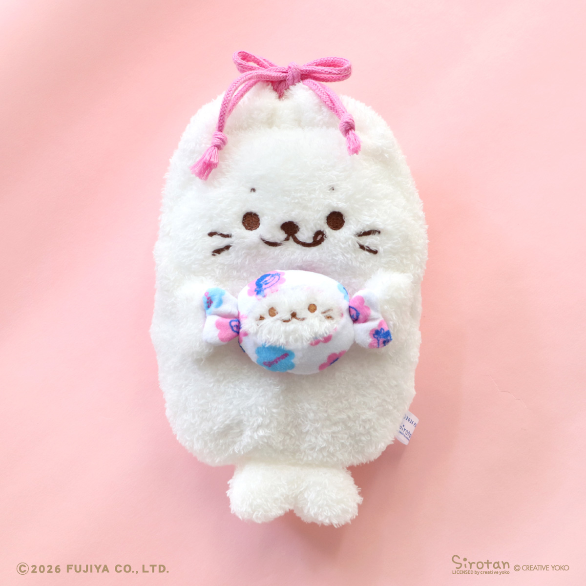 sirotan_fun's tweet photo. 🍬ミルキーとしろたんがコラボレーション！🍬

ミルキーの包み紙に包まれたしろたんが
とってもキュートなコラボグッズが
7/24(金)より、東京駅一番街 いちばんプラザ しろたんふんわりストアで先行登場！

～ラインナップ～
■しろたんミルキー巾着袋
■しろたんミルキーカラフルキーホルダー(ミルキー好き・うるキラ・おすまし)
■しろたんミルキービッグトートバッグ
■しろたんミルキー刺繍タオル

カラフルなミルキーフラワー柄にも注目💚🧡💙

ネットショップを含む直営のしろたん取扱店登場は8/7(金)📅

お楽しみに✨